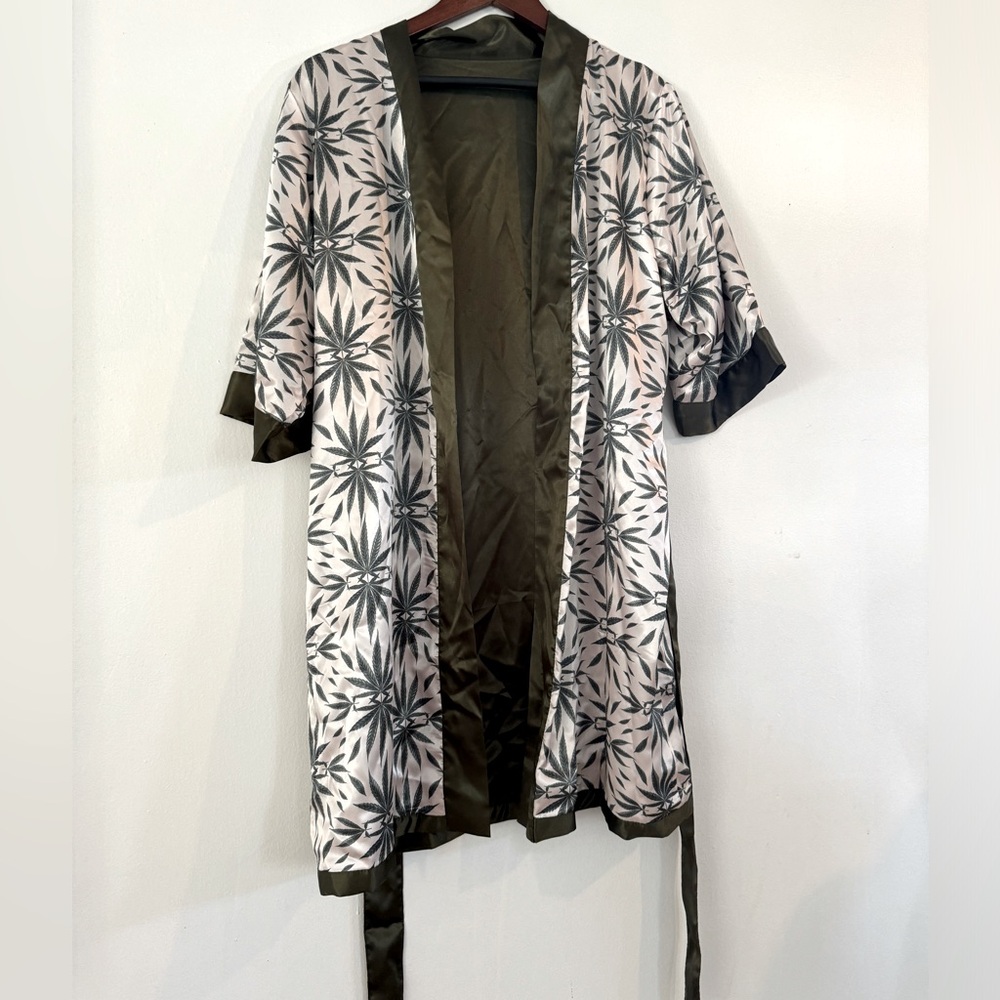 NWOT Reversible Cannabis weed leaf kimono Small